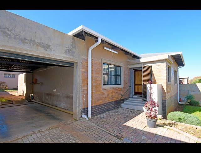 3 BEDROOM HOUSE FOR SALE IN MAYFAIR WEST